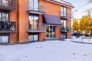 7885-7895 René-Descartes Av in Montréal, QC - Building Photo