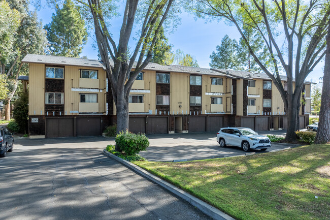 Willow Gate Condominiums in San Jose, CA - Foto de edificio - Building Photo