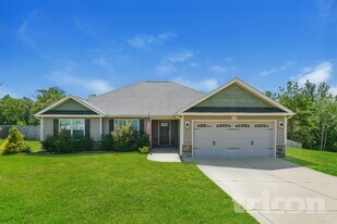 295 New Castle Ln in Spring Lake, NC - Building Photo