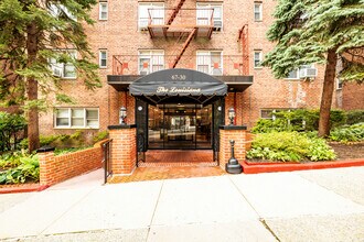 6730 Clyde St in Forest Hills, NY - Building Photo - Building Photo