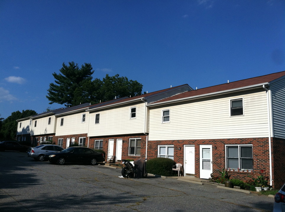 West View Court Apartments in Hickory, NC - Building Photo