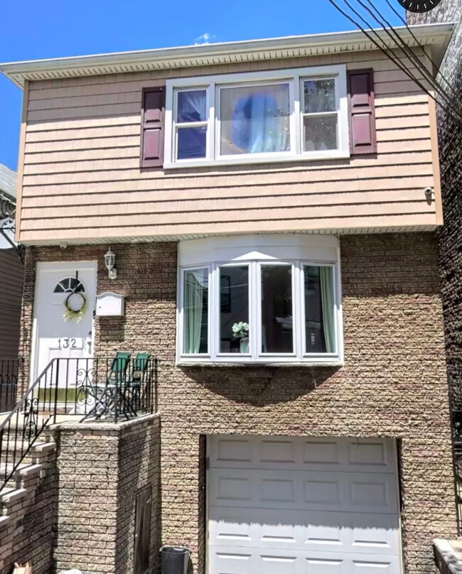 132 Dekalb Ave, Unit 2