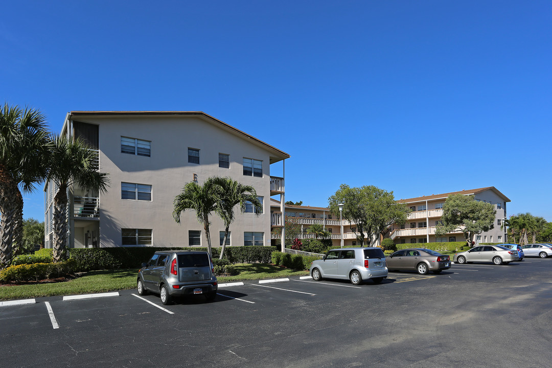 Century Village - Brighton A-J in Boca Raton, FL - Building Photo