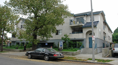 Castle Croatia in Reseda, CA - Foto de edificio - Building Photo