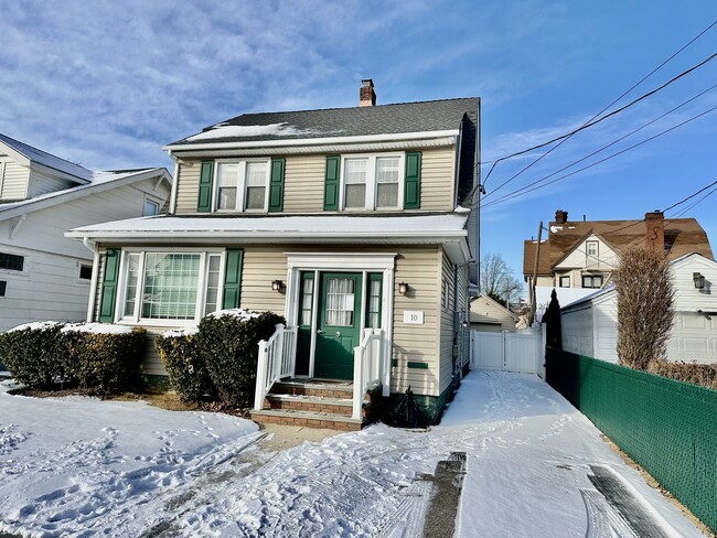 10 Vernon Ave, Unit 2