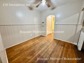 638 Greenwood Ave in Cincinnati, OH - Foto de edificio - Building Photo