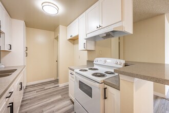 CASA COLIMA APARTMENTS in Whittier, CA - Building Photo - Interior Photo