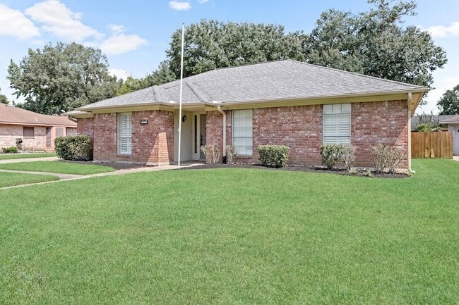 660 Bancroft Dr in Beaumont, TX - Foto de edificio - Building Photo