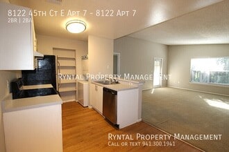 8122 45th Ct E in Sarasota, FL - Foto de edificio - Building Photo