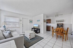 515 Hayes Ave, Unit SI FL1-ID1543008P in Cocoa Beach, FL - Building Photo