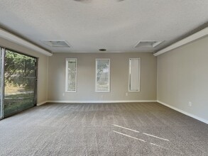 614 Maydelle Ln in Garland, TX - Foto de edificio - Building Photo