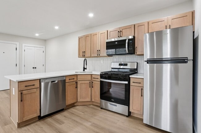Petoni Apartments in Philadelphia, PA - Foto de edificio - Building Photo