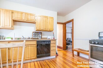 68 Bakersfield St, Unit 1 in Boston, MA - Foto de edificio - Building Photo