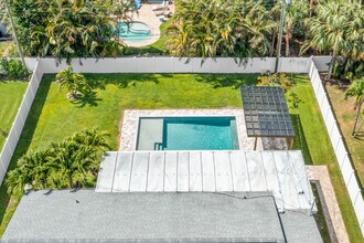 1033 Snell Isle Blvd NE in St. Petersburg, FL - Building Photo - Building Photo