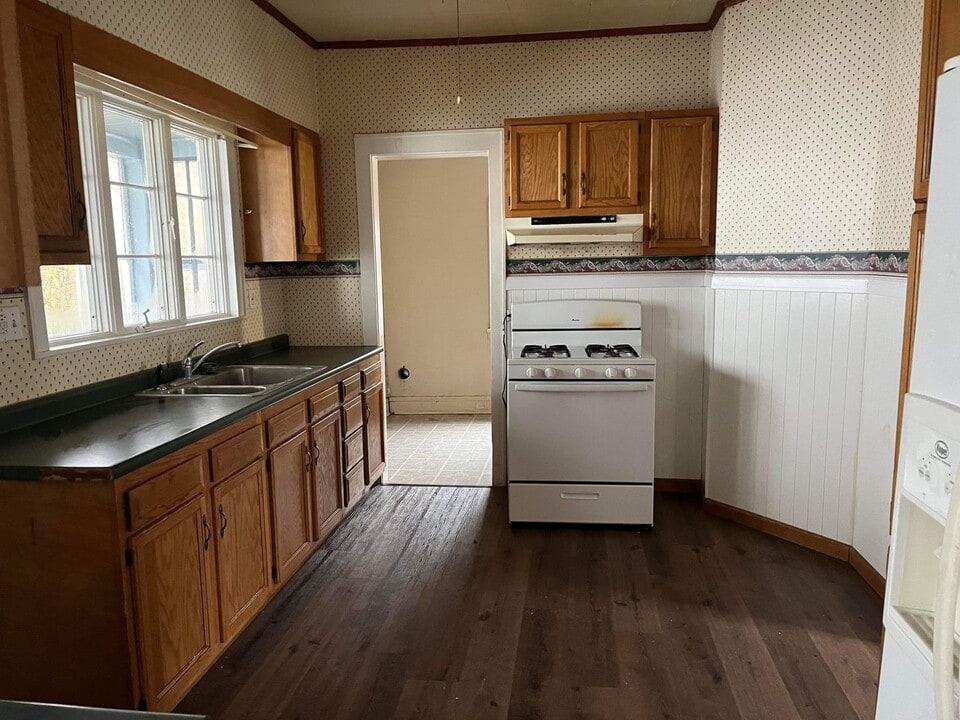 97 Washington St-Unit -1 in Auburn, NY - Building Photo