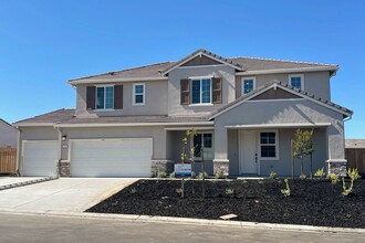 190 Scarlett Wy in Hollister, CA - Foto de edificio - Building Photo