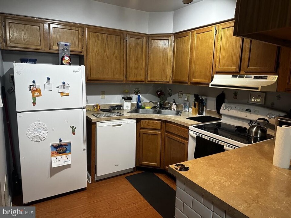 2101 Cedar Run Dr in Camp Hill, PA - Building Photo