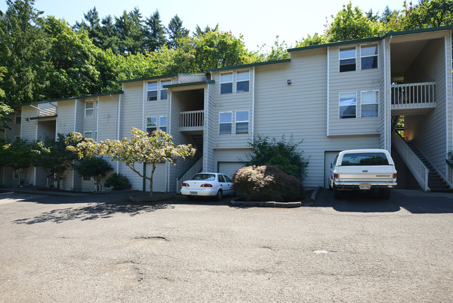 Tree Hill Commons in Portland, OR - Foto de edificio - Building Photo