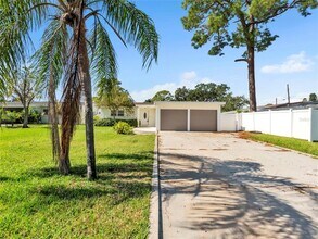 4870 Venetian Blvd NE in St. Petersburg, FL - Building Photo - Building Photo