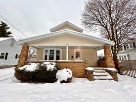 2137 Rowe Ave NE in Grand Rapids, MI - Building Photo