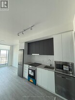 50 Upper Mall Wy in Vaughan, ON - Building Photo