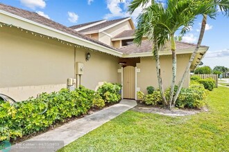 13924 Folkestone Cir in Wellington, FL - Building Photo - Building Photo