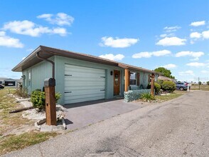 706 W Brockton Pl in Sun City Center, FL - Building Photo - Building Photo