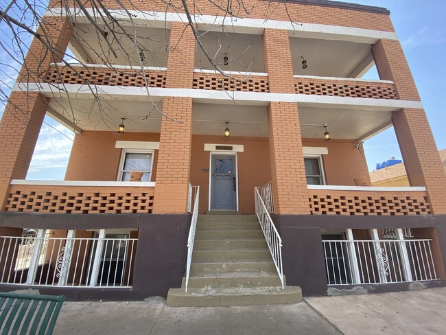 property at 1126 E San Antonio Ave