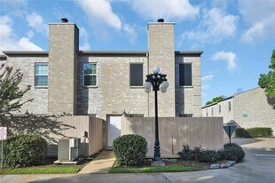 2860 Holly Hall St in Houston, TX - Building Photo