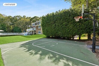 5 Mountain Laurel Ln in Southampton, NY - Building Photo - Building Photo
