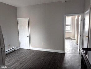 1343 W Pike St in Philadelphia, PA - Building Photo - Building Photo