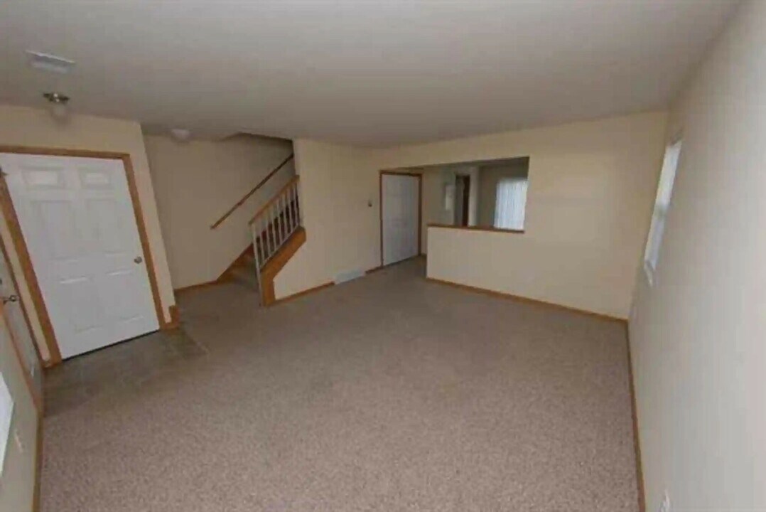 3880 Kenowa Ave SW in Grandville, MI - Building Photo