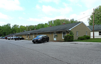 Holly Ridge Apartments in Madison, OH - Building Photo