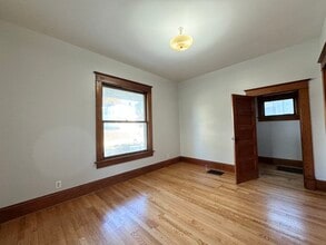 617 Splitlog Ave in Kansas City, KS - Foto de edificio - Building Photo