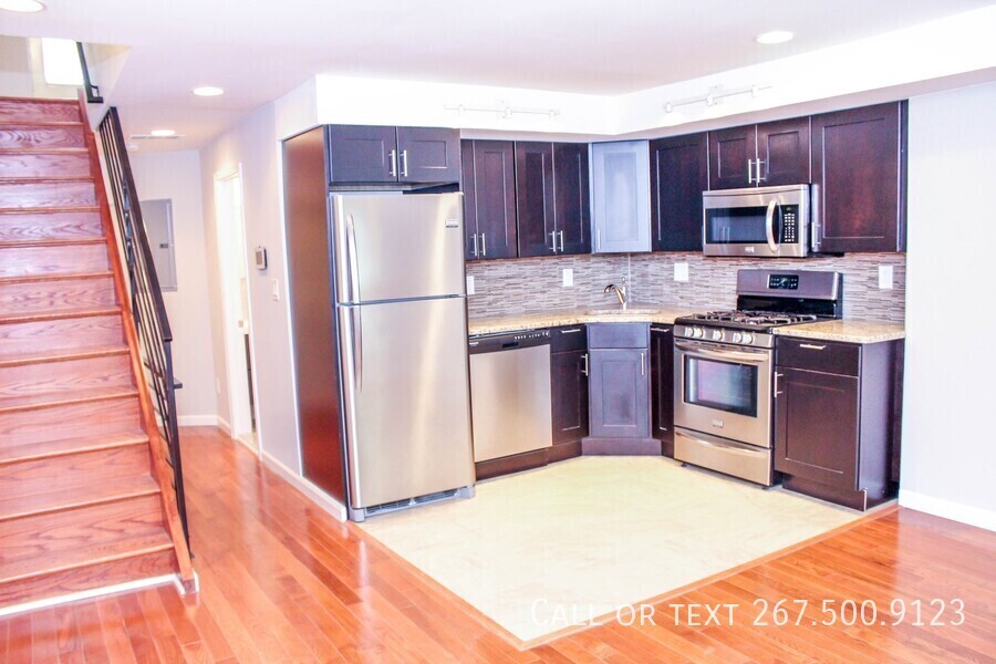 907 S 13th St in Philadelphia, PA - Building Photo