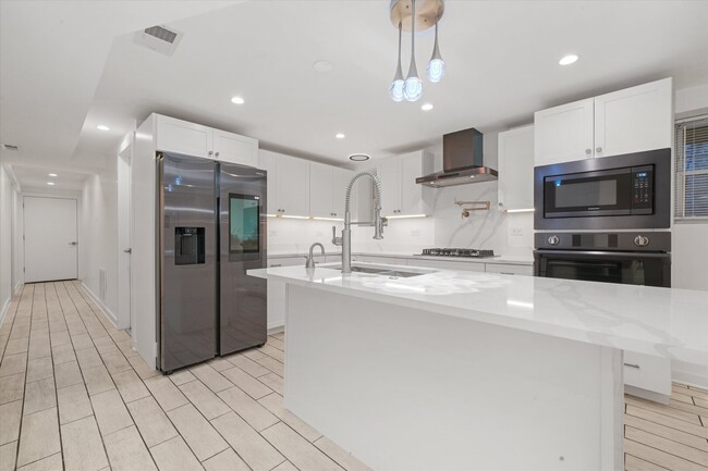 2203 W Giddings St in Chicago, IL - Building Photo - Building Photo