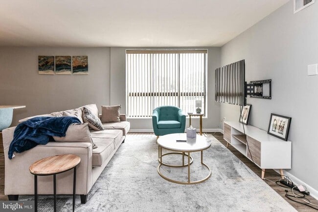 property at 2016 N Adams St
