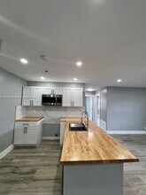 5417 NW 22nd St in Lauderhill, FL - Building Photo - Building Photo