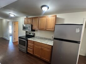 41 Lewiston Ave, Unit 3 in Willimantic, CT - Building Photo