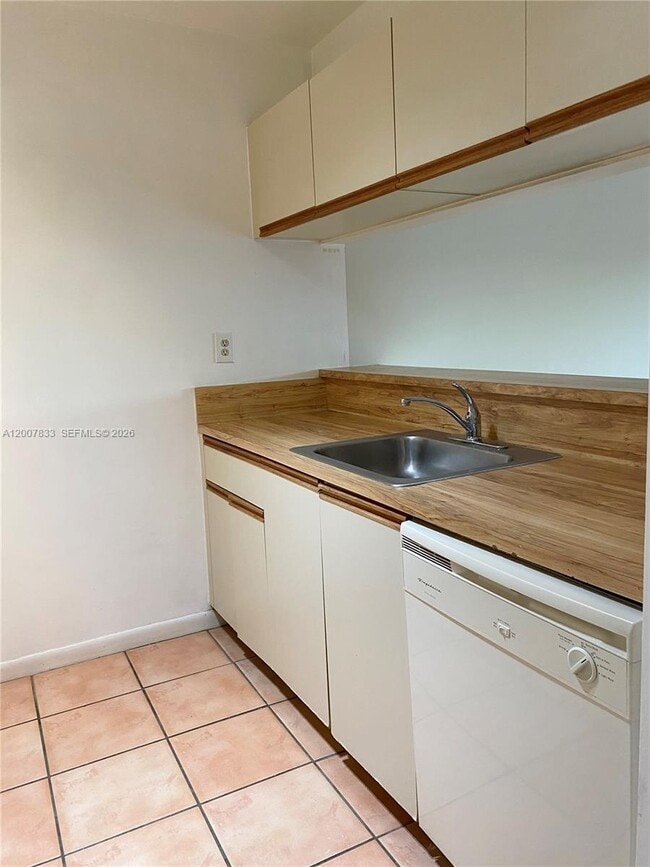 11251 SW 13th St in Pembroke Pines, FL - Building Photo - Building Photo