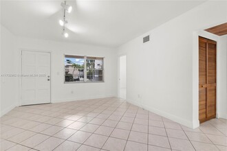 1725 NE 116th Rd in North Miami, FL - Building Photo - Building Photo