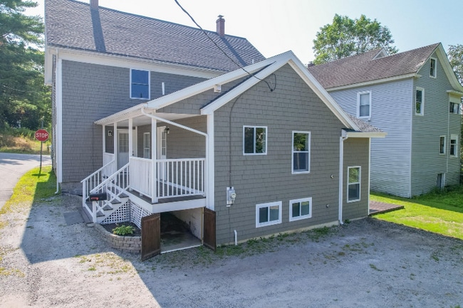 8 Booker St in Lisbon, ME - Building Photo - Building Photo