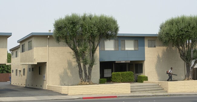 3104 Lone Tree Way in Antioch, CA - Foto de edificio - Building Photo