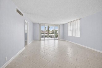 931 Gardenia Dr, Unit 269 in Delray Beach, FL - Building Photo - Building Photo