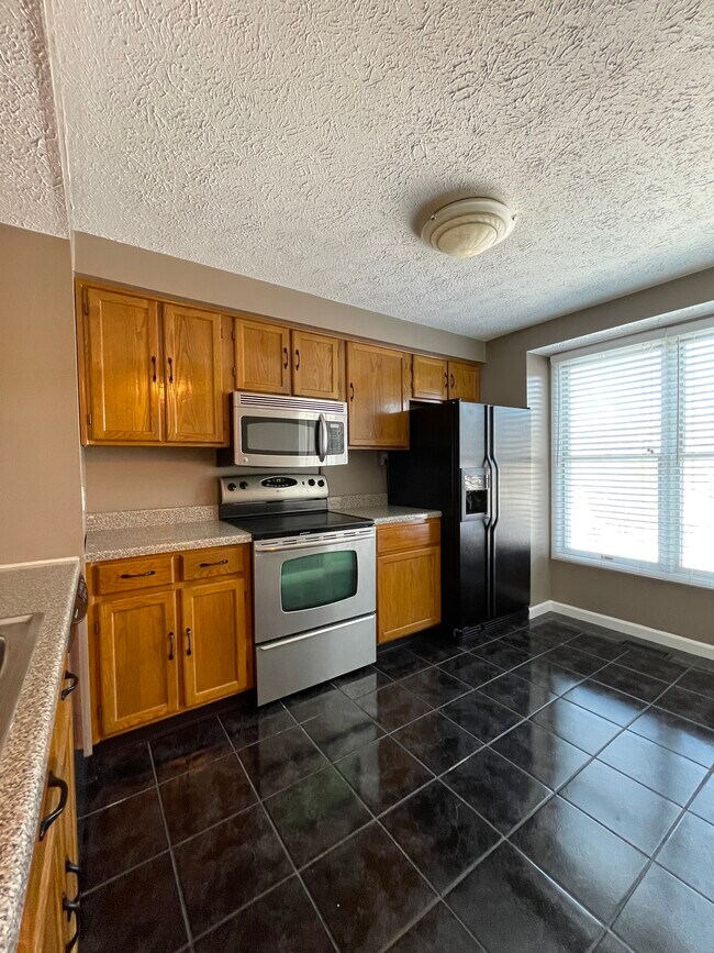 2207 Hawthorne Drive in Oakdale, PA - Building Photo - Building Photo