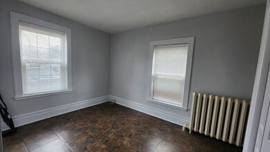 270 Carlton St in St Catharines, ON - Building Photo - Building Photo