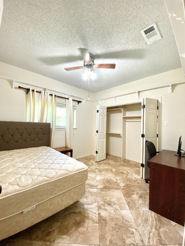 property at 1405 Ridgemoor Ln