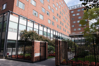 Clover House in Brooklyn, NY - Foto de edificio - Building Photo