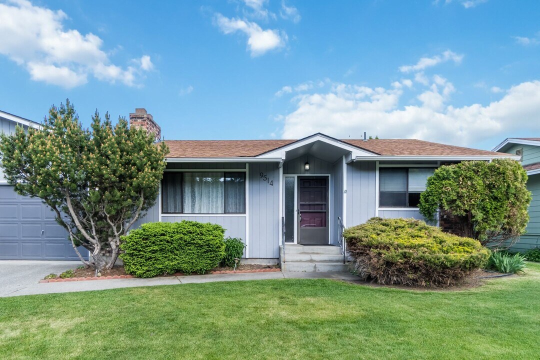 9415 N Howard St in Spokane, WA - Building Photo