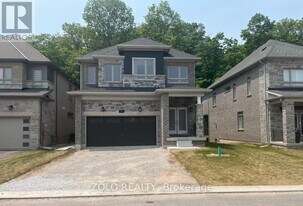 11 Franklin Trail in Barrie, ON - Building Photo